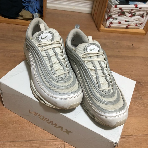 Don’t where the shoes enough - Picture 7 of 8